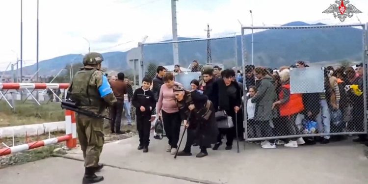 Dağlık Karabağ'da ayrılıkçı liderler: 120 bin Ermeni bölgeden Ermenistan'a göçecek