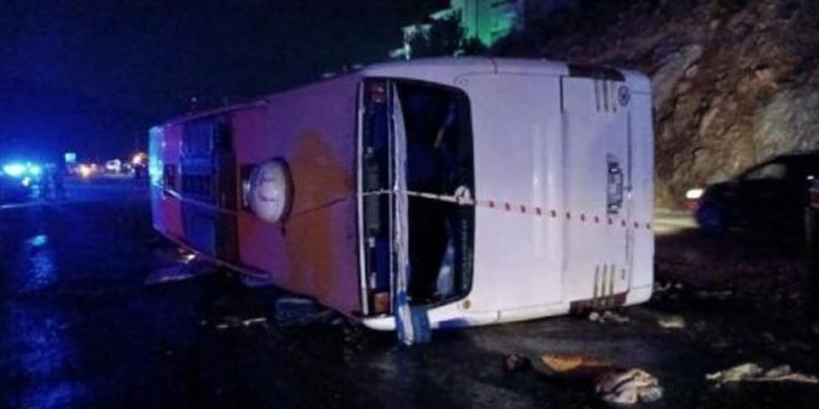Denizli’de zincirleme kazada can pazarı yaşandı: 3 ölü, 50 yaralı