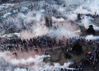 Ders kitaplarında Gezi direnişi hedefte: Gençleri böyle zehirliyorlar