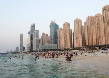 Dubai'de helikopter denize düştü: Bir pilot öldü, diğeri aranıyor