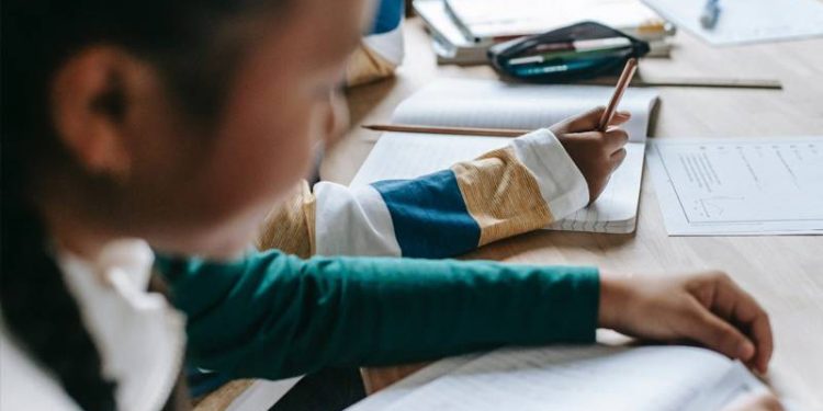 Dünyada 763 milyon kişi okuma yazma bilmiyor; çoğunluğunu kadınlar oluşturuyor!