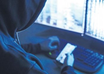 Emekli emniyet müdürü dolandırıcıların kurbanı oldu