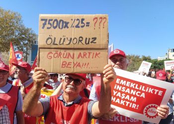 Emekliler hep bir ağızdan iktidara seslendi: ‘Ölüyoruz, görün artık’