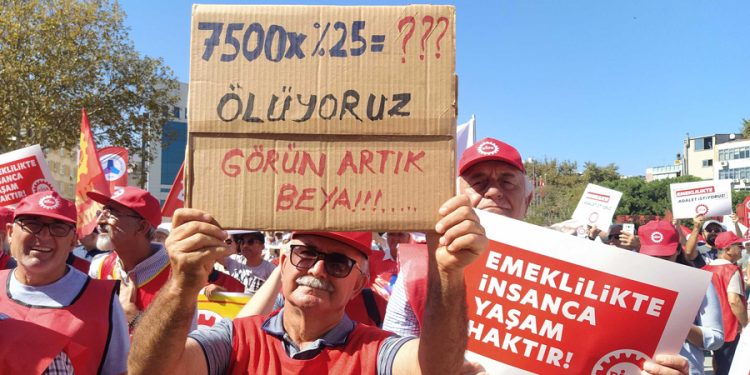 Emekliler hep bir ağızdan iktidara seslendi: ‘Ölüyoruz, görün artık’