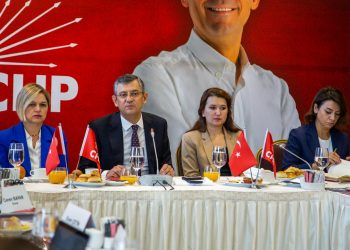 En net cevabı verdi: Özgür Özel Meclis Grup Başkanlığı’ndan istifa edecek mi?