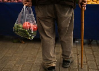 Enflasyon en çok memur, emekli ve işçiyi etkiledi: Asgari ücretin 2 bin 217 lirası eridi