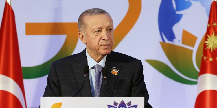 Erdoğan: Biden ile ayaküstü F-16’ları konuştuk, maalesef dostlar ‘İsveç de İsveç’ diyor