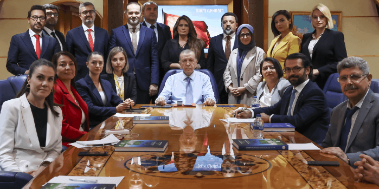 Erdoğan G20 dönüşü gazetecilere konuştu; Muhalefetin yerel seçim hamlelerini hedef aldı: 'Masa kötü devrildi'