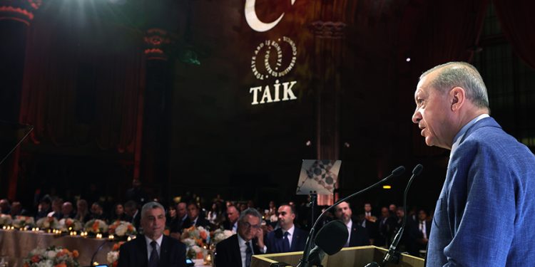 Erdoğan’ın masasına oturmanın bedeli 250 bin dolar