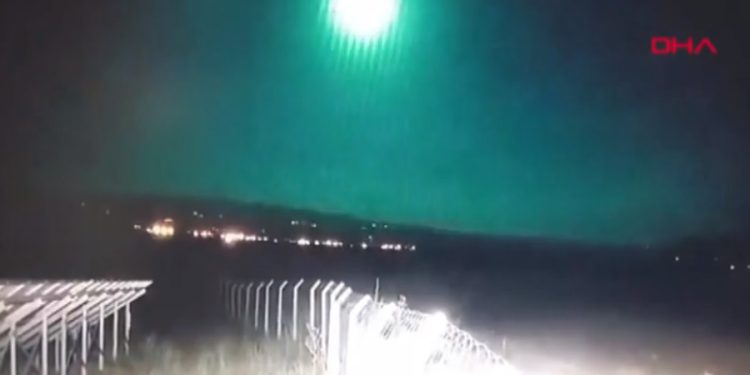 Esrarengiz yeşil ışık Doğu ve Güneydoğu semalarını aydınlattı