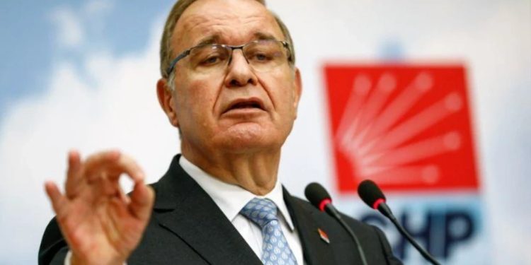 Faik Öztrak: 'Silkinip ayağa kalkmak zorundayız, 'Kırıldım, küstüm' diye mücadeleyi bırakamayız'