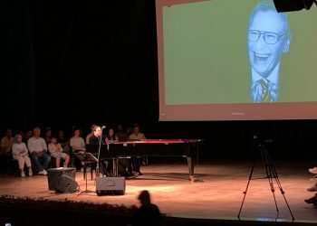 Fazıl Say, babası Ahmet Say için piyanonun başına geçti