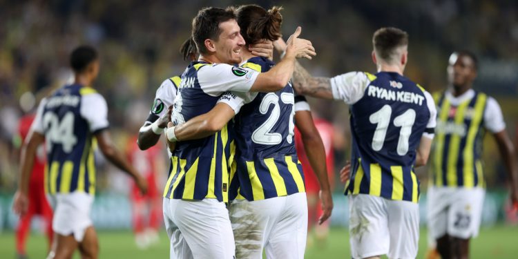 Fenerbahçe üç puan ile başladı