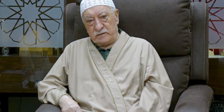 Fethullah Gülen: Yazık ettiler ülkeye, biz sarsılsak da devrilmeyelim