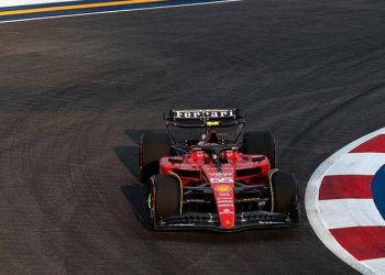 Formula 1 Singapur GP'de zafer Carlos Sainz'ın!