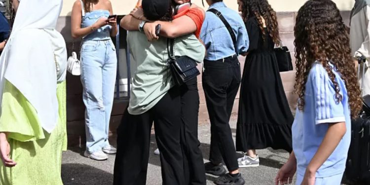 Fransa: Abaya giyen 67 kız öğrenci okula alınmadı; gözler Danıştay’ın vereceği karara çevrildi