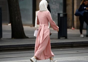 Fransa'da Danıştay, hükümetin okullarda abaya yasağına yapılan itirazı reddetti