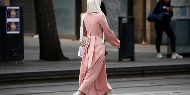 Fransa'da Danıştay, hükümetin okullarda abaya yasağına yapılan itirazı reddetti