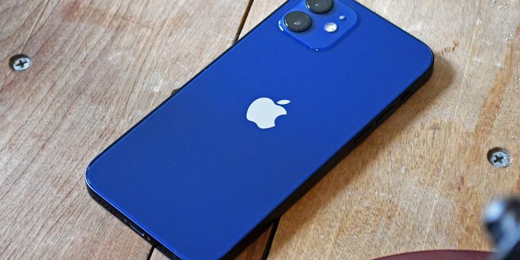 Fransa'da iPhone 12'lerin satışı, yeni bir emre kadar yasaklandı