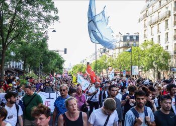 Fransa'da milyonları sokağa döken emeklilik reformu yürürlüğe girdi