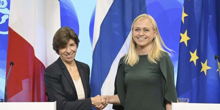 Fransa'dan Türkiye ve Macaristan'a, 'İsveç'in NATO üyeliğini onaylayın' çağrısı