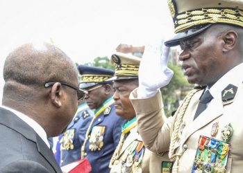 Gabon'da darbe: Yönetime el koyan General Nguema demokrasi sözü verdi