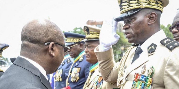 Gabon'da darbe: Yönetime el koyan General Nguema demokrasi sözü verdi