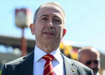 Galatasaray 2. Başkanı Öztürk'ten şampiyonluk sözleri: Taraftarımız bayrakları hazırlasın