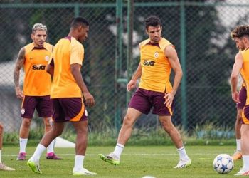 Galatasaray'da iki veda kararı!