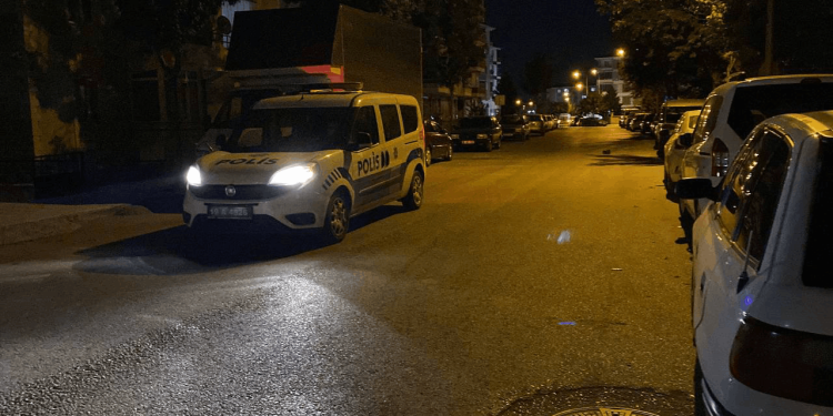 Gökyüzündeki Starlink uydularını uzaylı istilası zannetti: Polis çağırdı