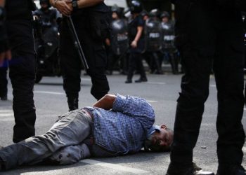 HRW: IMF'nin şart koştuğu kemer sıkma önlemleri insan haklarını baltalıyor