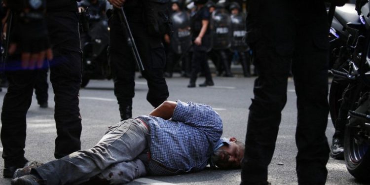 HRW: IMF'nin şart koştuğu kemer sıkma önlemleri insan haklarını baltalıyor