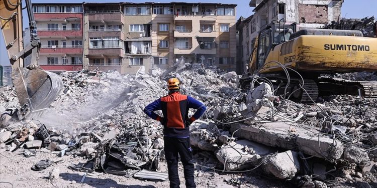 Hatay’da depremden 215 gün sonra enkazdan ceset çıktı