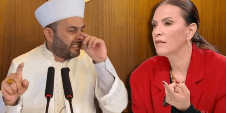 Her fırsatta cumhuriyeti hedef alan Halil Konakcı'ya bir tepki de Yeşim Salkım'dan: 'Hadi önünüzden yiyin'