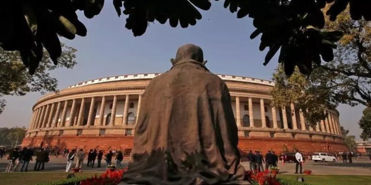 Hindistan'da kadınların parlamentoda temsili yüzde 33'e çıkarılacak: Tartışmalar yaklaşık 30 yıl sürdü