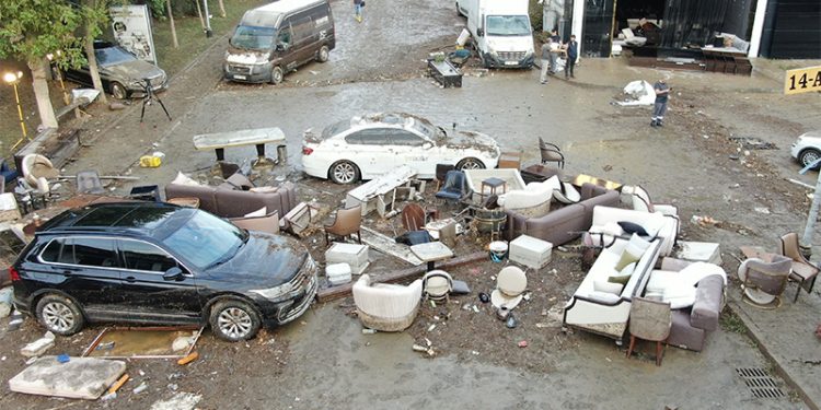 İçişleri Bakanı Yerlikaya’dan İstanbul’la ilgili açıklama: 564 konut ve 744 iş yerinde su baskını yaşandı