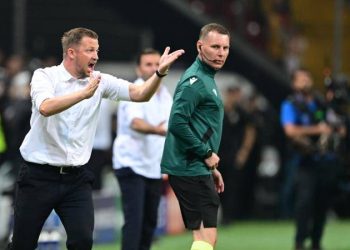 İkinci yarı kırmızı karta kadar sahada bir takım vardı, sonuç hayal kırıklığı