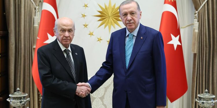 İktidara yakın gazeteci anlattı: AKP ve MHP'nin yerel seçim planı şehir şehir hazır!