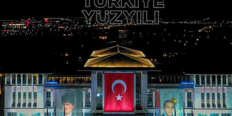 İletişim Başkanlığı milyonları Saray’daki ışık gösterisinde havaya savurmuş!