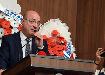 İlhan Cihaner: CHP örgütleri, belediyelerin vesayeti altında
