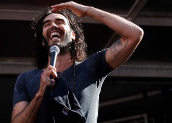 İngiliz komedyen Russell Brand'e cinsel saldırı suçlaması