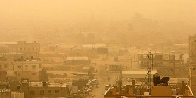 İran'da kum fırtınası: 2 bin 107 kişi hastaneye gitti