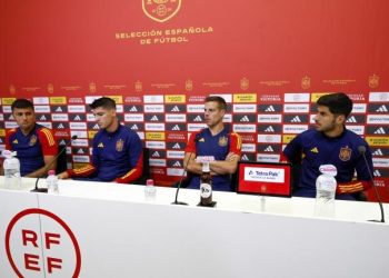 İspanya Erkek Milli Futbol Takımı, kadın futbolcu Hermoso’yu öpen Federasyon Başkanı Rubiales’i kınadı: ‘Davranışı kabul edilemez’