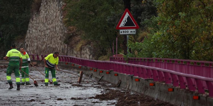 İspanya aşırı yağışların etkisi altında: İki ölü, kayıp baba oğul aranıyor