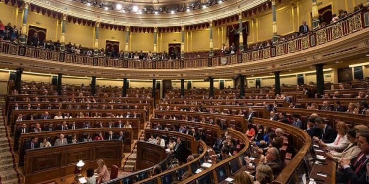 İspanya'da Baskça, Katalanca ve Galiçyaca ilk kez mecliste