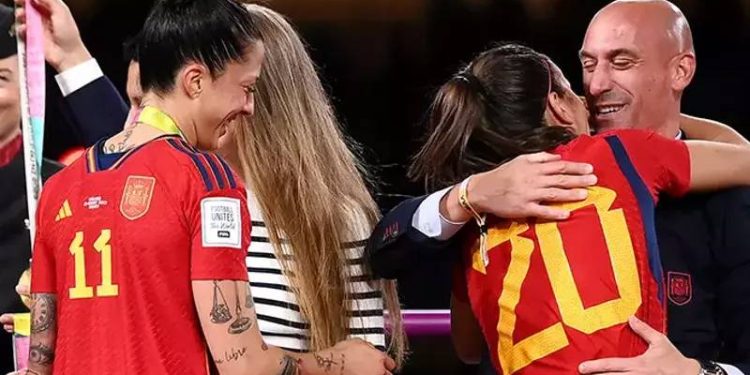 İspanya'da kadın futbolcuların milli takım boykotu sona erdi