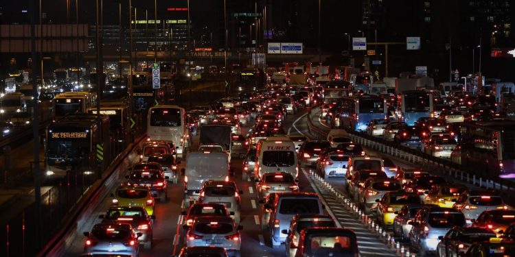 İstanbul'da bazı yollar trafiğe kapatılacak!