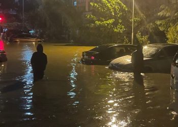 İstanbul’da kuvvetli yağış sele neden oldu: İki ölü