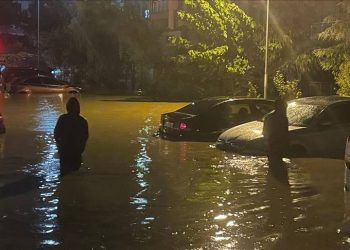 İstanbul’un bazı bölgelerinde sağanak etkili oldu: Selde 2 kişi hayatını kaybetti
