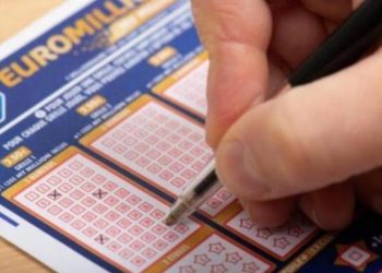 İşten atıldı, milyoner oldu